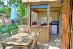Natural lodge terrasse et cuisine extérieure